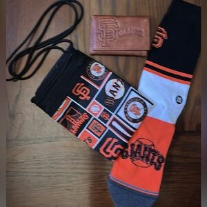 San Francisco Giants Themed Men's Socks and Accessories Set